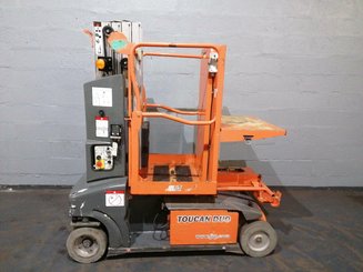 Строительный подъёмник с вертикальной мачтой JLG TOUCAN DUO