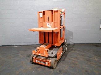 Строительный подъёмник с вертикальной мачтой JLG TOUCAN DUO
