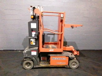 Строительный подъёмник с вертикальной мачтой JLG TOUCAN DUO