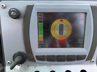 Четырехходовый вилочный погрузчик Combilift CBE2500