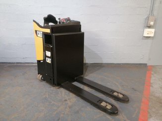 Четырехопорные погрузчики Caterpillar NPR20N