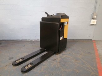 Четырехопорные погрузчики Caterpillar NPR20N