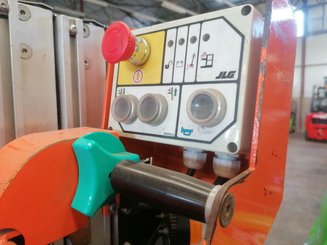 Строительный подъёмник с вертикальной мачтой JLG TOUCAN DUO