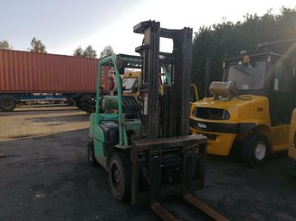 Четырехопорные погрузчики Caterpillar GP30N