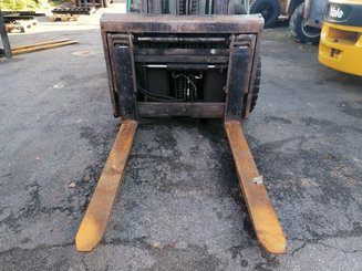 Четырехопорные погрузчики Caterpillar GP30N