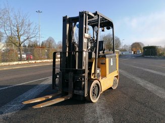 Четырехопорные погрузчики Caterpillar EC25