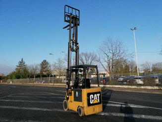 Четырехопорные погрузчики Caterpillar EC25