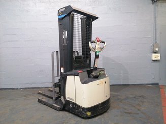 Штабелер с кадрируюющей поперечиной Crown SHR5520-1.1