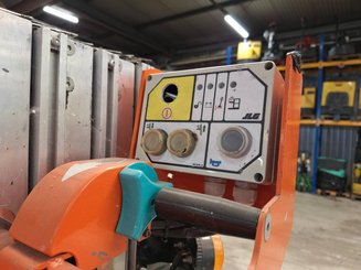 Строительный подъёмник с вертикальной мачтой JLG TOUCAN DUO