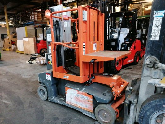 Строительный подъёмник с вертикальной мачтой JLG TOUCAN DUO - 1