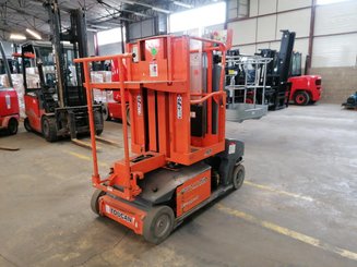 Строительный подъёмник с вертикальной мачтой JLG TOUCAN DUO