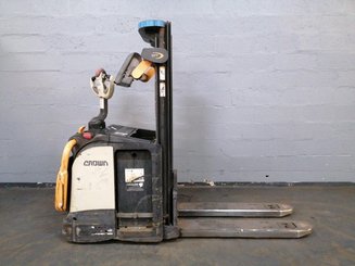 Штабелер с откидной платформой Crown DT3040 - 1