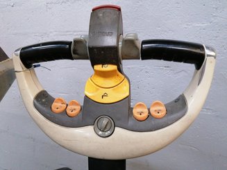 Штабелер с откидной платформой Crown DT3040 - 8