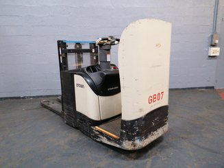 Штабелеры с платформой для оператора Crown DT3040 - 2