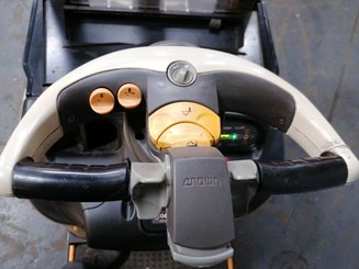 Штабелер с откидной платформой Crown DT3040