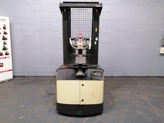 Штабелер с кадрируюющей поперечиной Crown SHR5540-1.6
