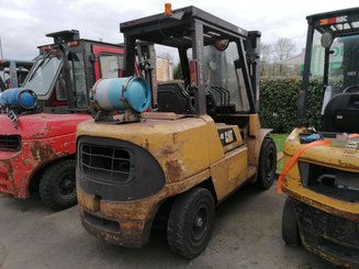 Четырехопорные погрузчики Caterpillar GP45K2