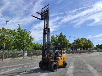 Четырехопорные погрузчики Caterpillar GP40N - 3