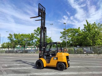 Четырехопорные погрузчики Caterpillar GP40N - 7