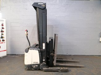 Штабелер с кадрируюющей поперечиной Crown SHR5520-1.1