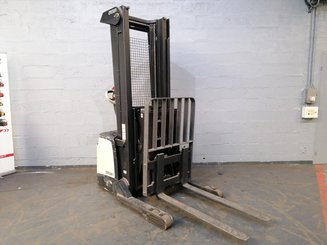 Штабелер с кадрируюющей поперечиной Crown SHR5520-1.1