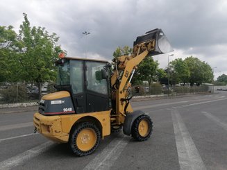 Сочлененный погрузчик Caterpillar 904B