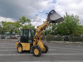 Сочлененный погрузчик Caterpillar 904B