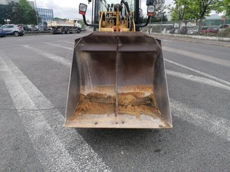 Сочлененный погрузчик Caterpillar 904B