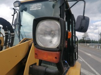 Сочлененный погрузчик Caterpillar 904B