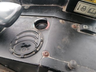 Сочлененный погрузчик Caterpillar 904B