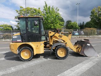 Сочлененный погрузчик Caterpillar 904B