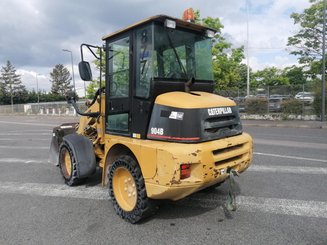 Сочлененный погрузчик Caterpillar 904B