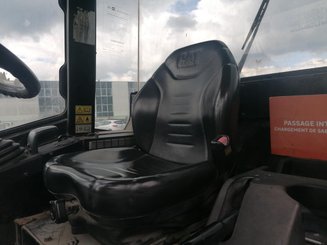 Сочлененный погрузчик Caterpillar 904B