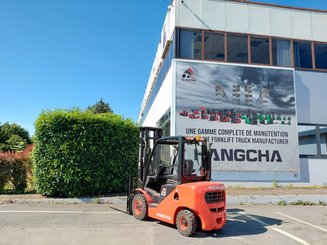 Четырехопорные погрузчики Hangcha XF25D