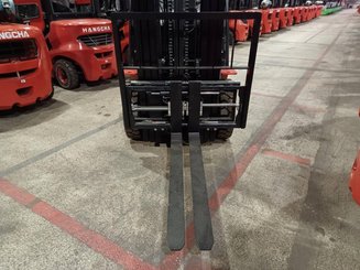 Четырехопорные погрузчики Hangcha XF25D
