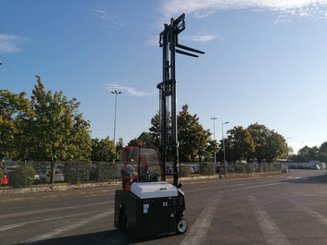 Четырехходовый вилочный погрузчик AMLIFT AGILIFT 3000E
