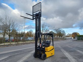 Трехопорные погрузчики Yale ERP16VTMWB