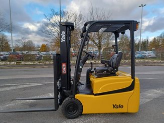 Трехопорные погрузчики Yale ERP16VTMWB