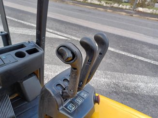 Трехопорные погрузчики Yale ERP16VTMWB