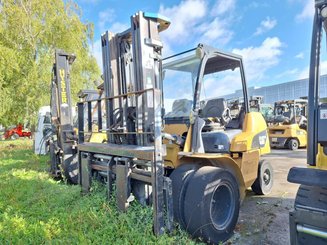 Четырехопорные погрузчики Caterpillar GP40N