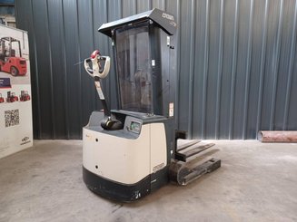 Штабелер с кадрируюющей поперечиной Crown SHR5520-1.3
