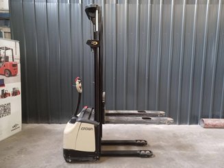 Штабелеры с электроприводом Crown WF3000-1.0FT