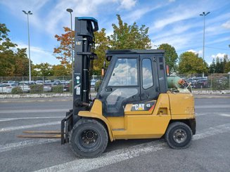 Четырехопорные погрузчики Caterpillar GP45K2