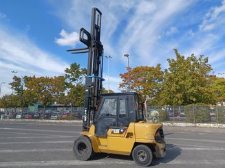 Четырехопорные погрузчики Caterpillar GP45K2