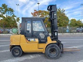 Четырехопорные погрузчики Caterpillar GP45K2