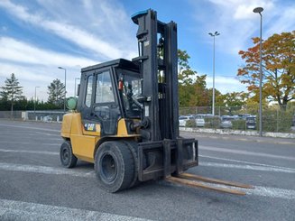 Четырехопорные погрузчики Caterpillar GP45K2