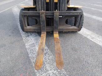 Четырехопорные погрузчики Caterpillar GP45K2