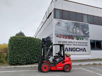 Четырехопорные погрузчики Hangcha XF30G-2