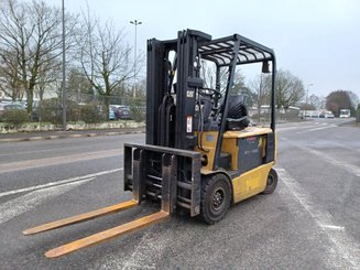 Четырехопорные погрузчики Caterpillar EP25K