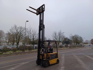 Четырехопорные погрузчики Caterpillar EP25K